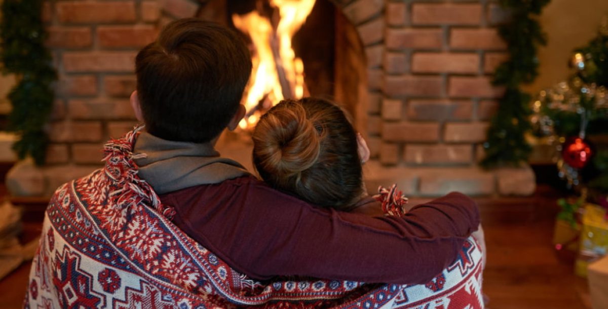 Fireplace Mantel Holiday Decoration Tips